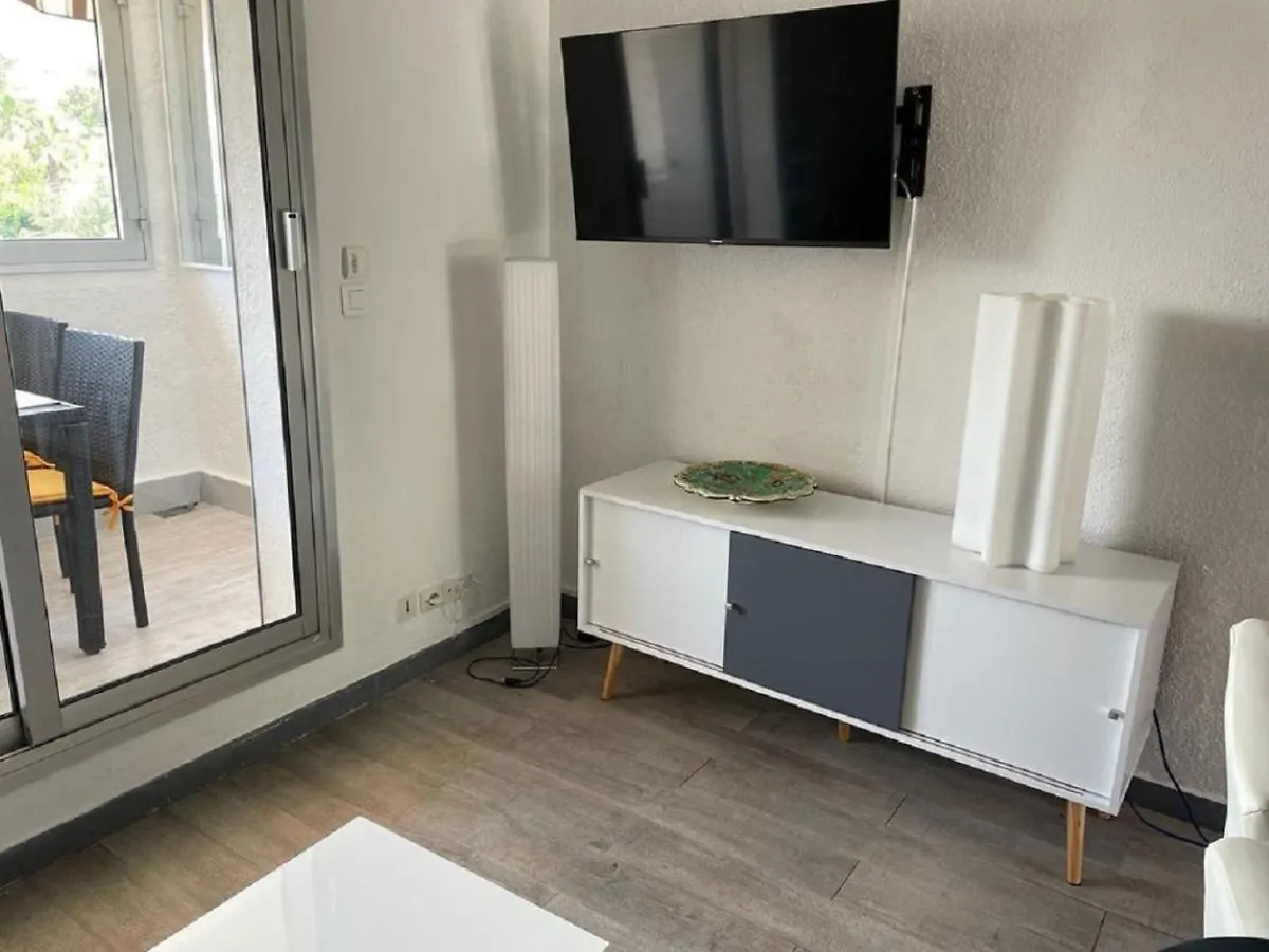 Apartment Entre St-Raphael Et St-Tropez. Studio Pieds Dans L'Eau, A Partir De 600 Euros/Semaine. Saint Aygulf