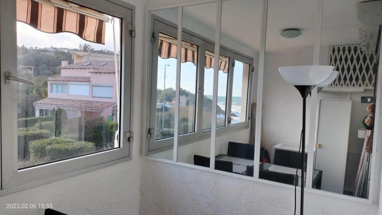 Entre St-Raphael Et St-Tropez. Studio Pieds Dans L'Eau, A Partir De 600 Euros/Semaine. Saint Aygulf